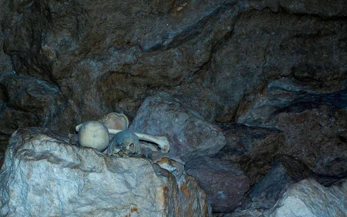 Humans skulls and bones in Lumiang Cave