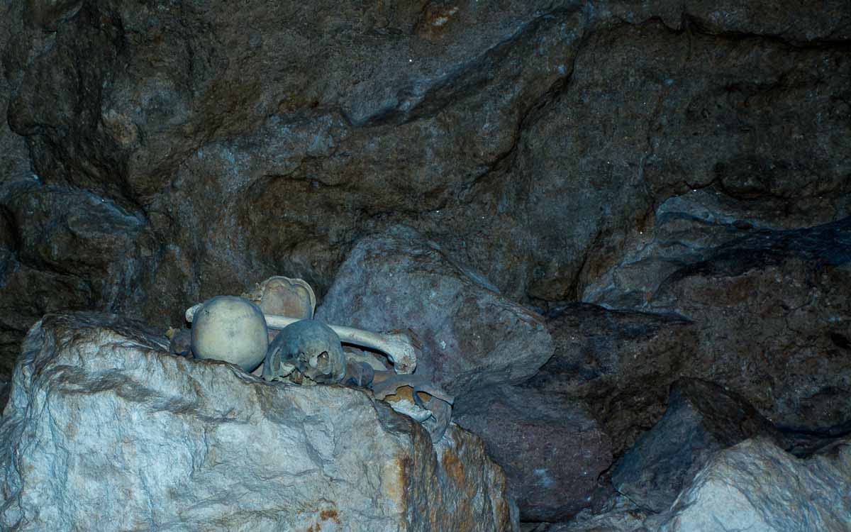 Humans skulls and bones at Lumiang Cave