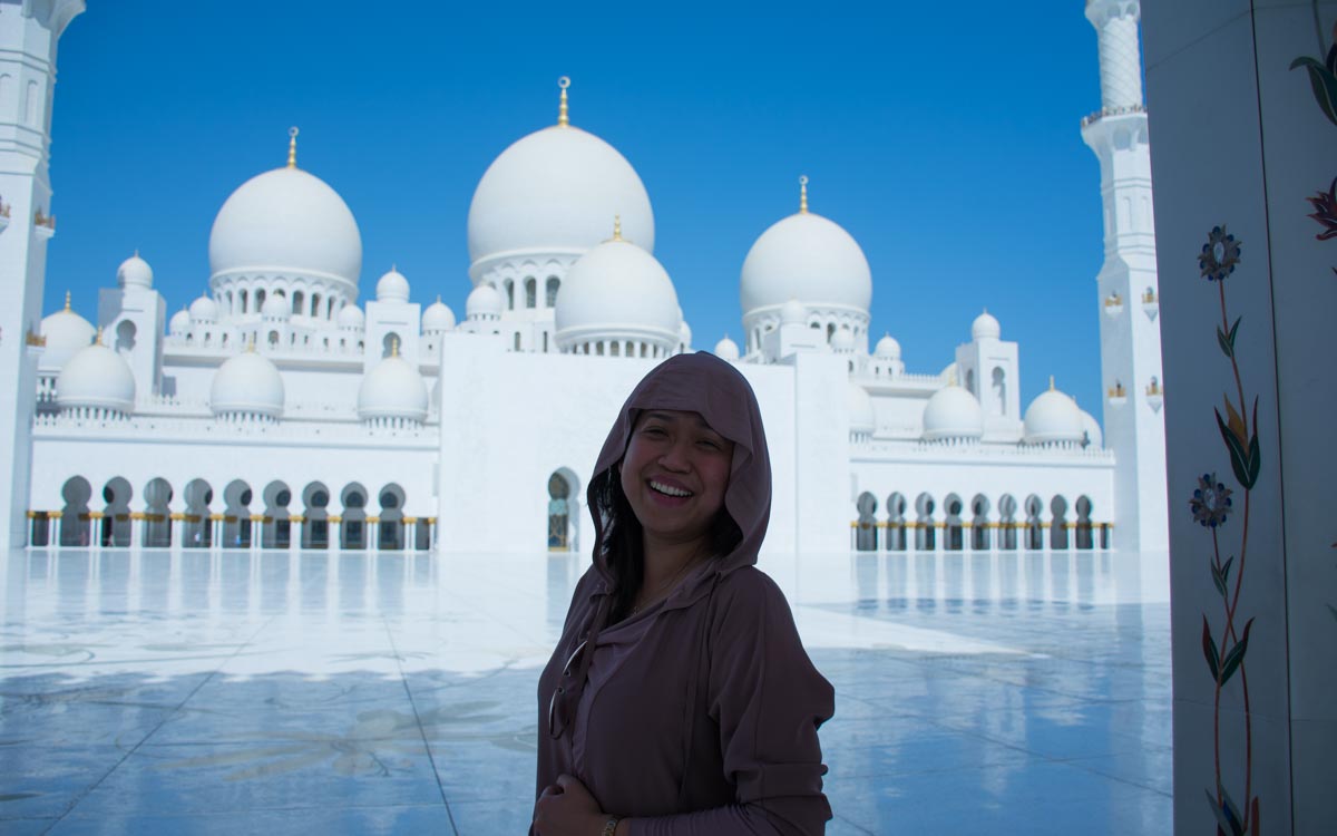 Joanna at Sheikh Zayed Mosque
